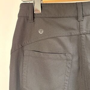Lululemon Women’s Size 4 Gray Cropped Trousers